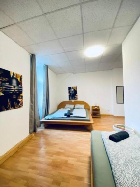 Bright & Spacious 3-BR Apt with Direct City Access